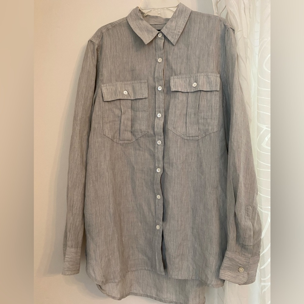 Banana Republic women’s gray double pocket shirt - Medium